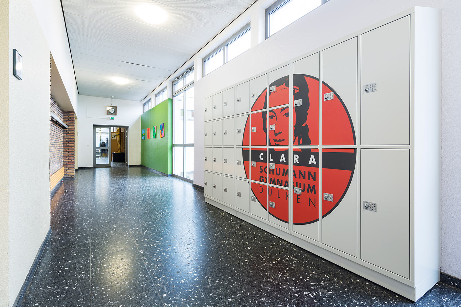 astradirect Schließfachanlagen, im Clara Schumann Gymnasium in Viersen
