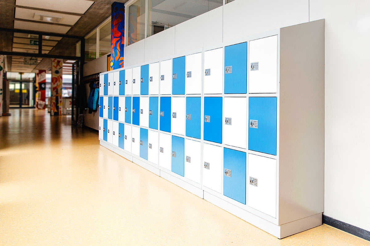 Die Schulschließfächer von astradirect, im Gymnasium in Spaiching, Foto von Stefan Laus
